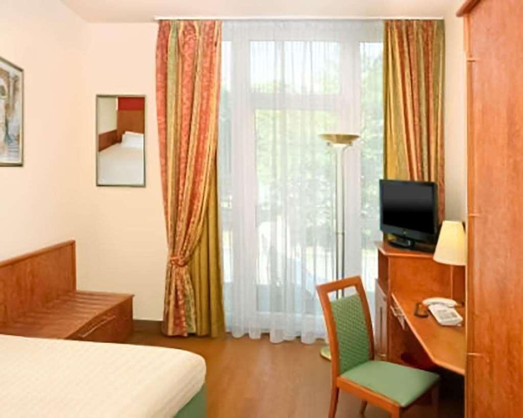 1, 2, Sleep Boardinghouse Unterschleissheim Zentrum 객실 사진