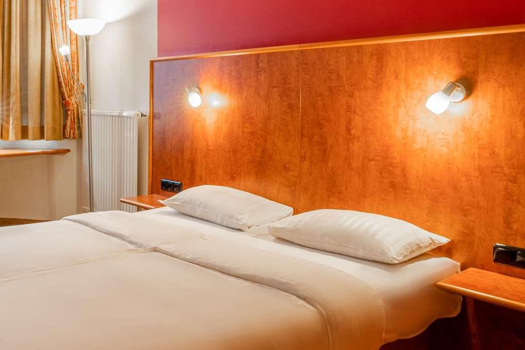 1, 2, Sleep Boardinghouse Unterschleissheim Zentrum 객실 사진