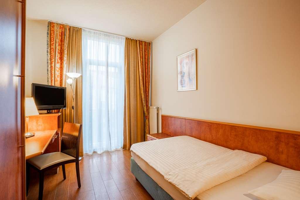 1, 2, Sleep Boardinghouse Unterschleissheim Zentrum 객실 사진