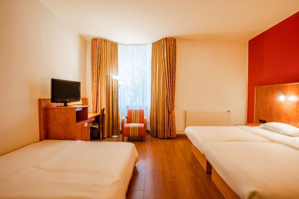 1, 2, Sleep Boardinghouse Unterschleissheim Zentrum 객실 사진