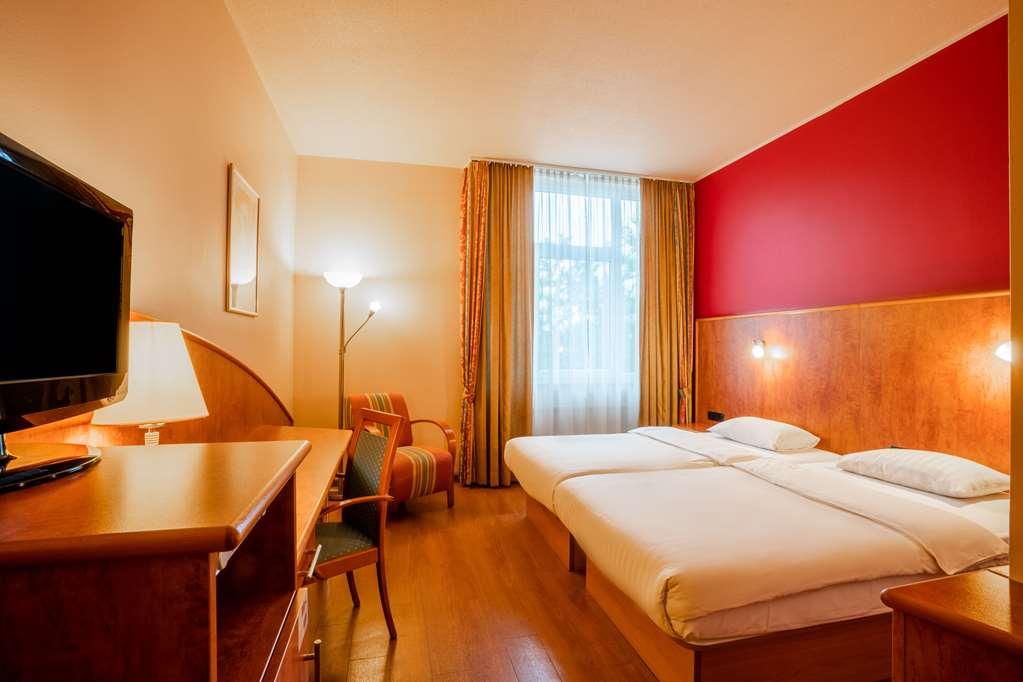 1, 2, Sleep Boardinghouse Unterschleissheim Zentrum 객실 사진