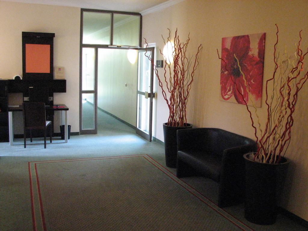 1, 2, Sleep Boardinghouse Unterschleissheim Zentrum 외부 사진