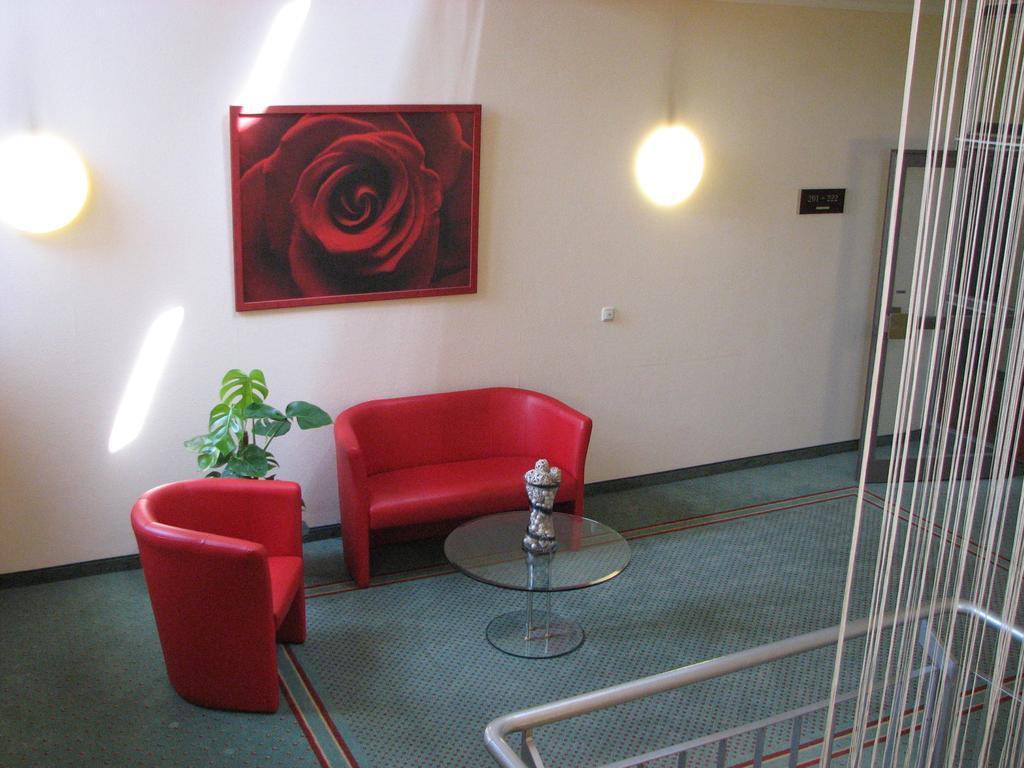1, 2, Sleep Boardinghouse Unterschleissheim Zentrum 외부 사진