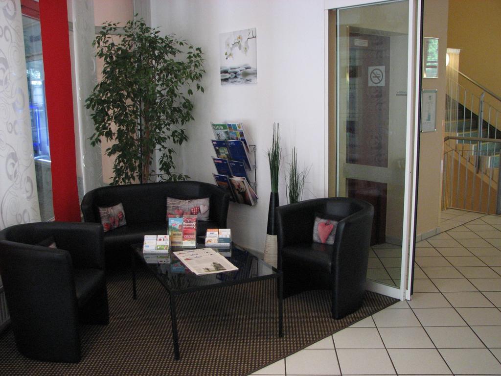 1, 2, Sleep Boardinghouse Unterschleissheim Zentrum 외부 사진