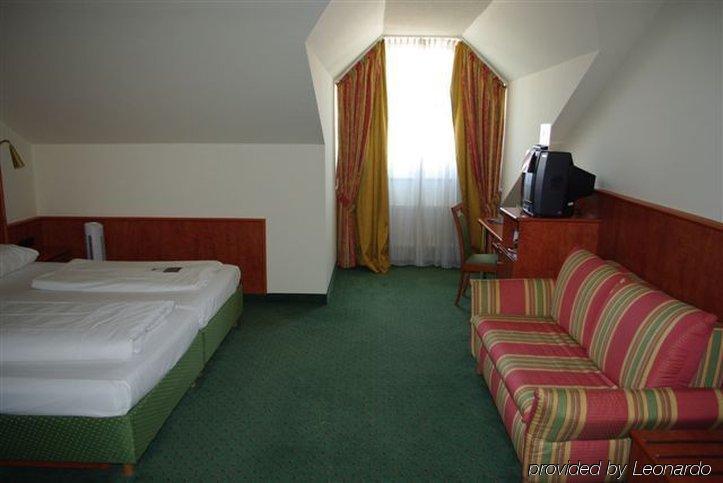 1, 2, Sleep Boardinghouse Unterschleissheim Zentrum 외부 사진