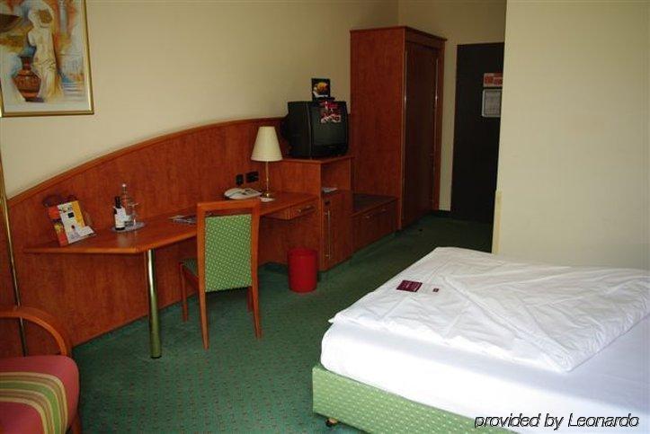 1, 2, Sleep Boardinghouse Unterschleissheim Zentrum 외부 사진