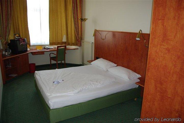 1, 2, Sleep Boardinghouse Unterschleissheim Zentrum 외부 사진