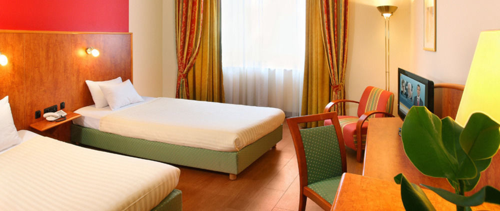 1, 2, Sleep Boardinghouse Unterschleissheim Zentrum 외부 사진