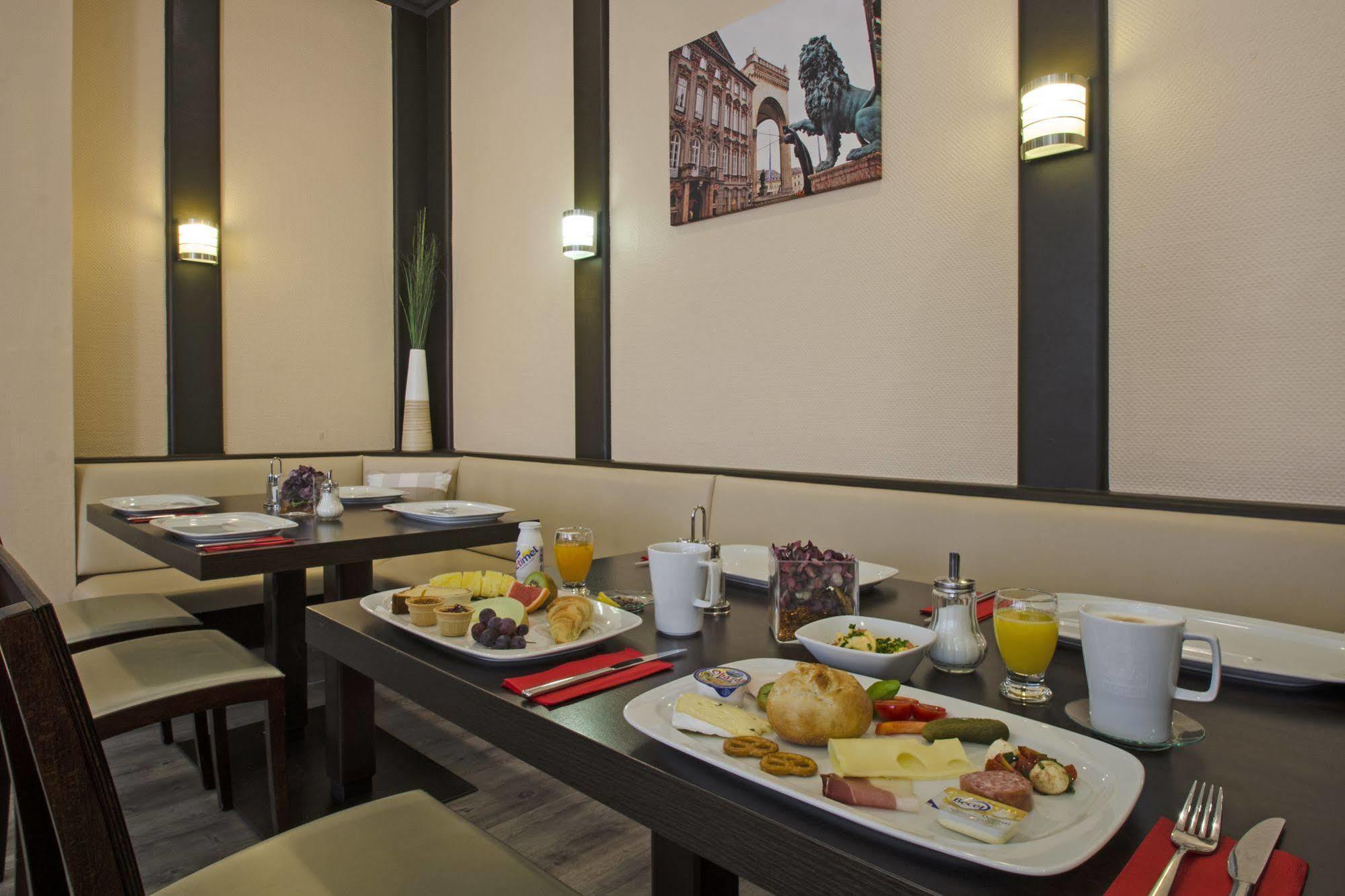 1, 2, Sleep Boardinghouse Unterschleissheim Zentrum 외부 사진