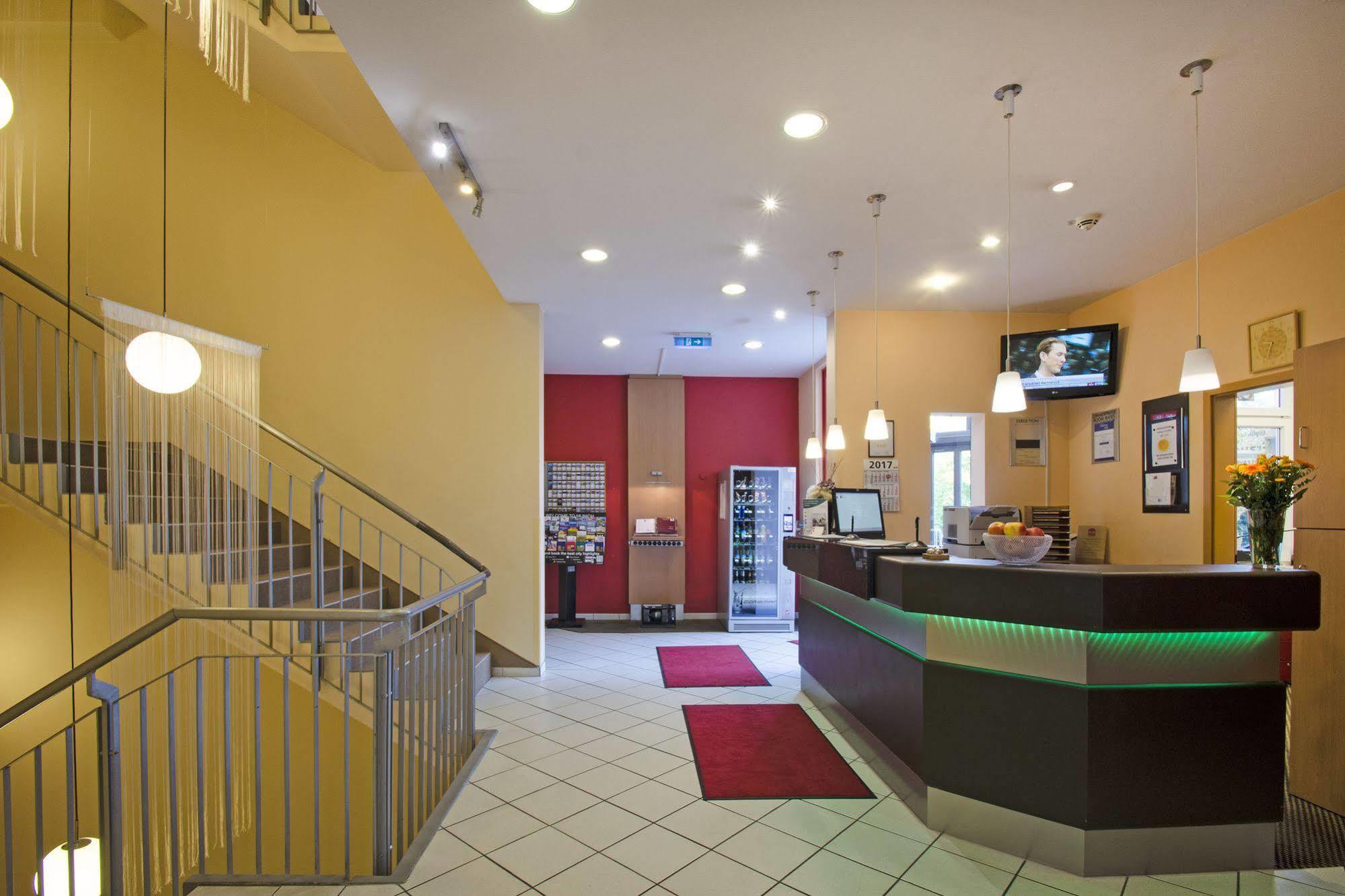 1, 2, Sleep Boardinghouse Unterschleissheim Zentrum 외부 사진